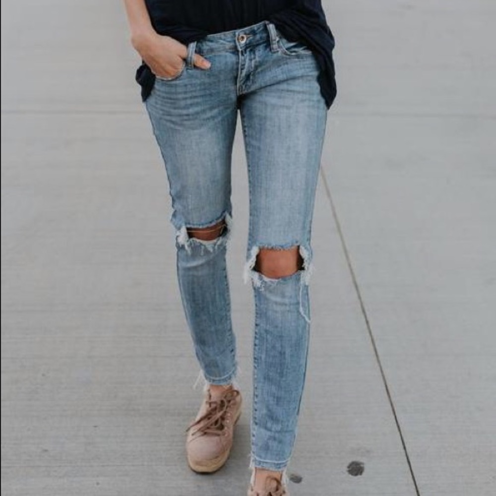 Vici “Amici” Light Wash Denim Size 7